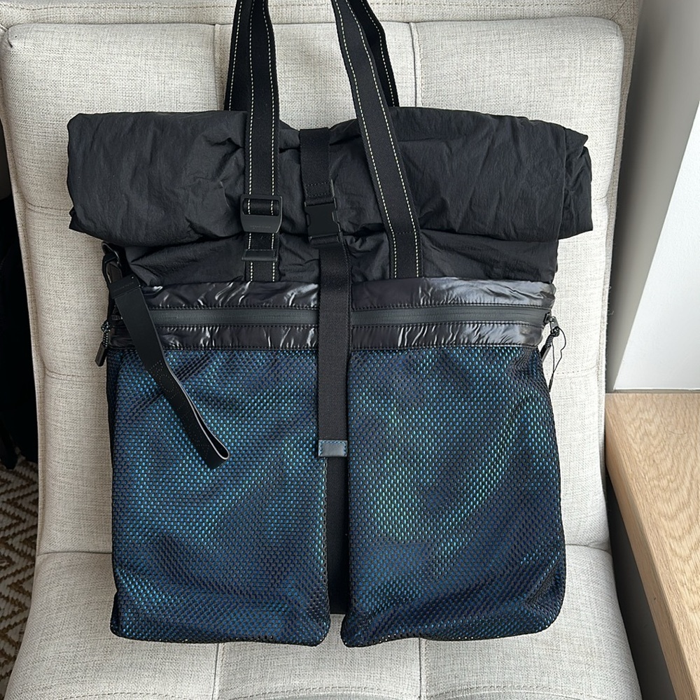 $1890 NEW Bottega Veneta Borsa Travel Shoulder Tote Bag - Navy Blue / Black